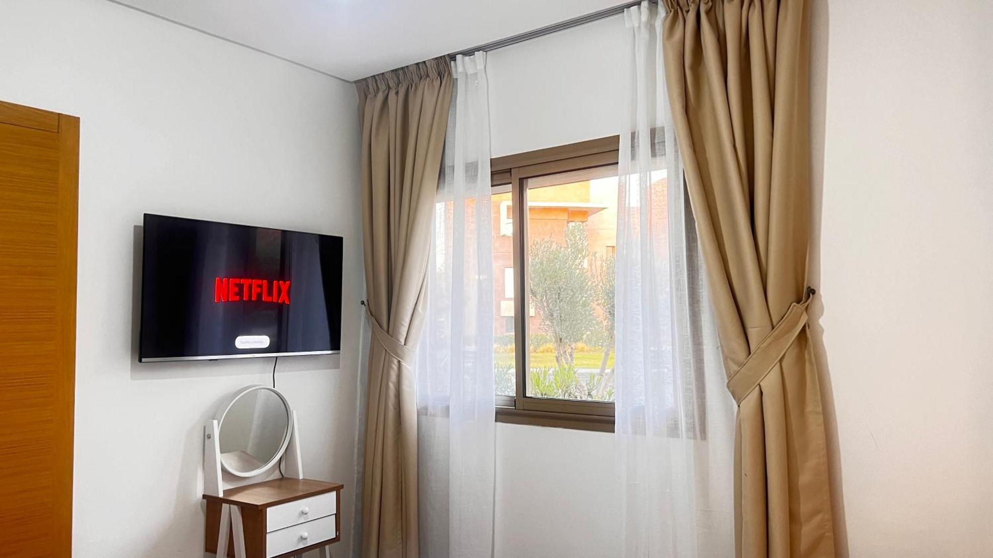 Mini-Villa Situee Dans Une Residence Prestigia A Marrakech, Avec Une Vue Sur La Piscine Et Le Golf Une Securite 24H Sur 24 Et Une Proximite Ideale De L Aeroport 5 Minutes C Est Une Offre Parfaite Pour Des Vacances Marrakesh Extérieur photo